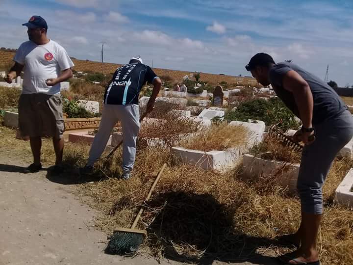 بالصور: مبادرة تطوعية بمدينة أزمور تعيد الاعتبار لحرمة المقبرة