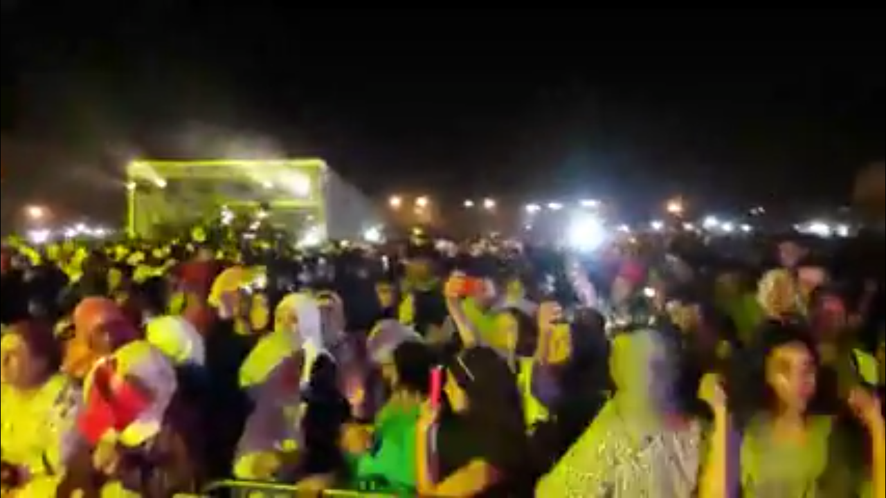 إيهاب امير و بوشعيب دكالي يلهبان حماس الجمهور في اليوم الثاني لمهرجان جوهرة الدولي بمدينة البئر الجديد