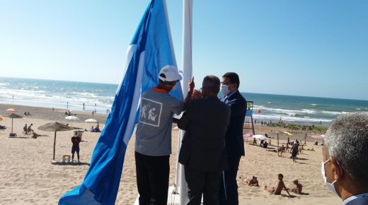 عامل اقليم الجديدة يشرف على مراسيم رفع شارة اللواء الازرق بشاطئ الحوزية