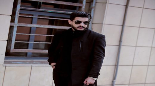 “يوسف شريبة” عارض الأزياء  يكمل الإيحاء الإبداعي لأي مصمم أراد النجاح.