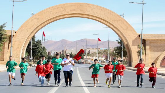 قافلة”سباق التناوب الرمزي المسيرة الخضراء” تحط الرحال بكلميم باب الصحراء