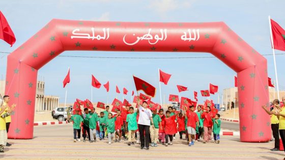 في أجواء مفعمة بالمشاعر الوطنية الجياشة قافلة “سباق التناوب الرمزي المسيرة الخضراء” تتوقف بجماعة الطاح.